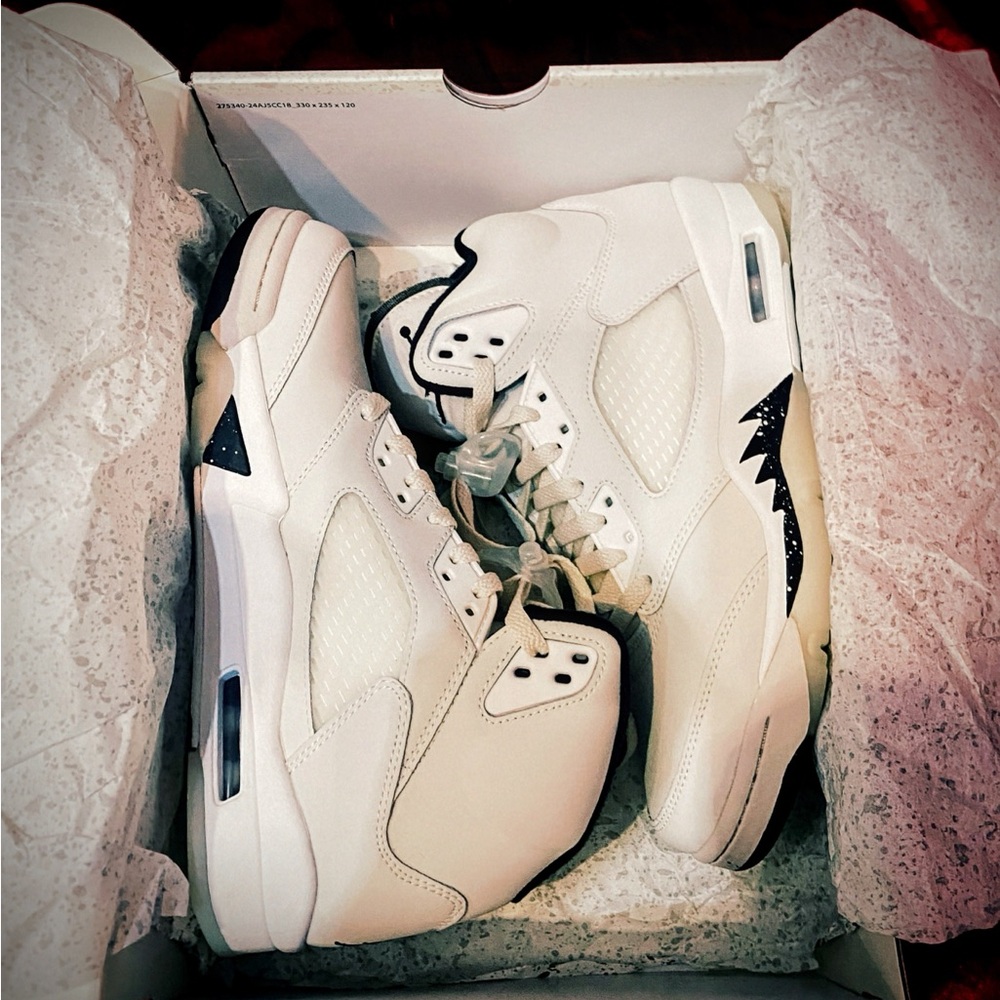 MENS- NEW IN THE BOX JORDAN 5 SE SAIL- SIZE 8 MENS